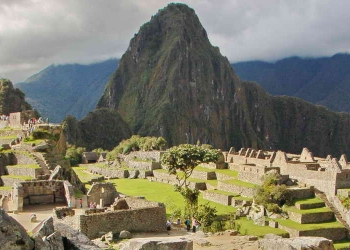 Sacred Valley of Incas private 2D tour. Ccaccaccollo community, Maras, Moray, Pisac Ollantaytambo