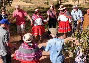 Two Days Experienced-Based Tourism in Mullakas Misminay. Private tour in Maras, Cusco